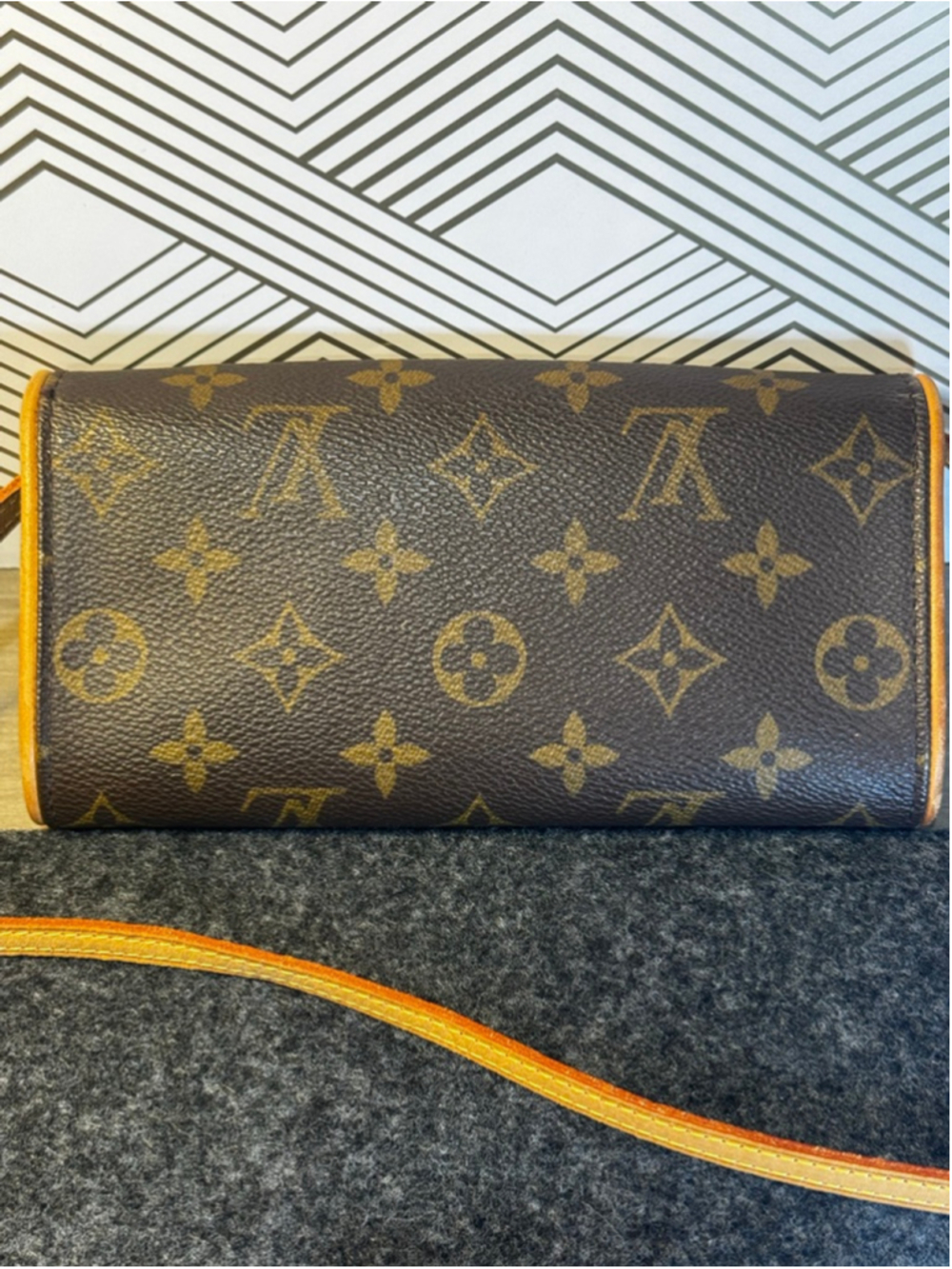 Louis Vuitton Pochette Twin PM Crosse Body Authentic - Picture 4 of 11